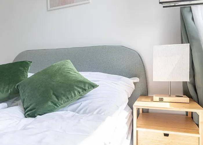 Charming 6 With Living Modern Design Donaustadt דירה
