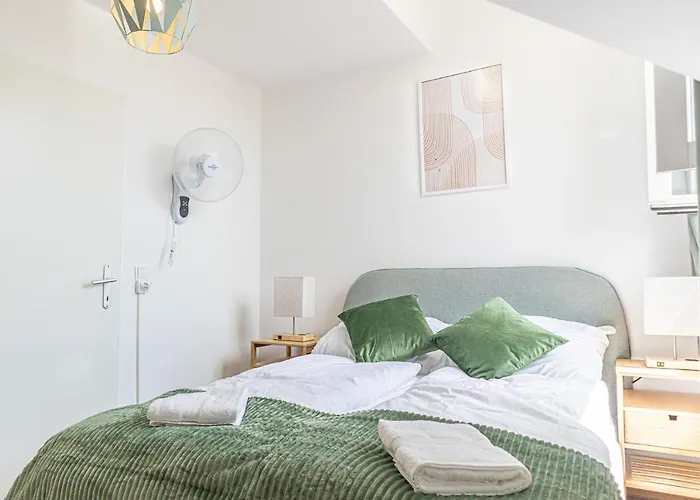 Charming 6 With Living Modern Design Donaustadt דירה *
