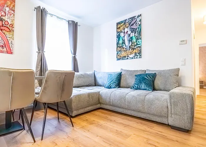 Charming 6 With Living Modern Design Donaustadt דירה