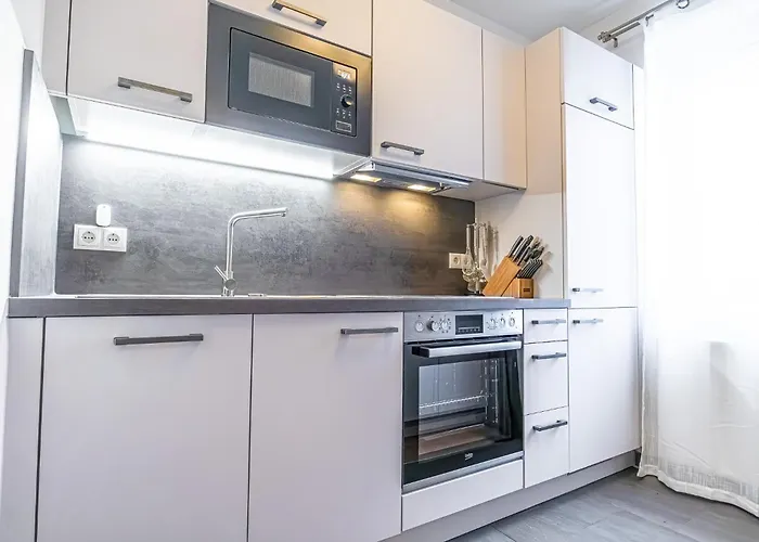 Charming 6 With Living Modern Design Donaustadt דירה *