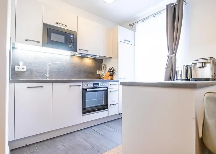 Charming 6 With Living Modern Design Donaustadt דירה