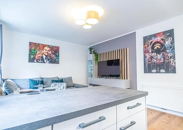 Charming 6 With Living Modern Design Donaustadt דירה *